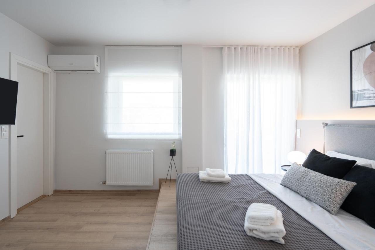 Luxury 4 Bedrooms Apartment Near Flisvos Marina Pire Dış mekan fotoğraf