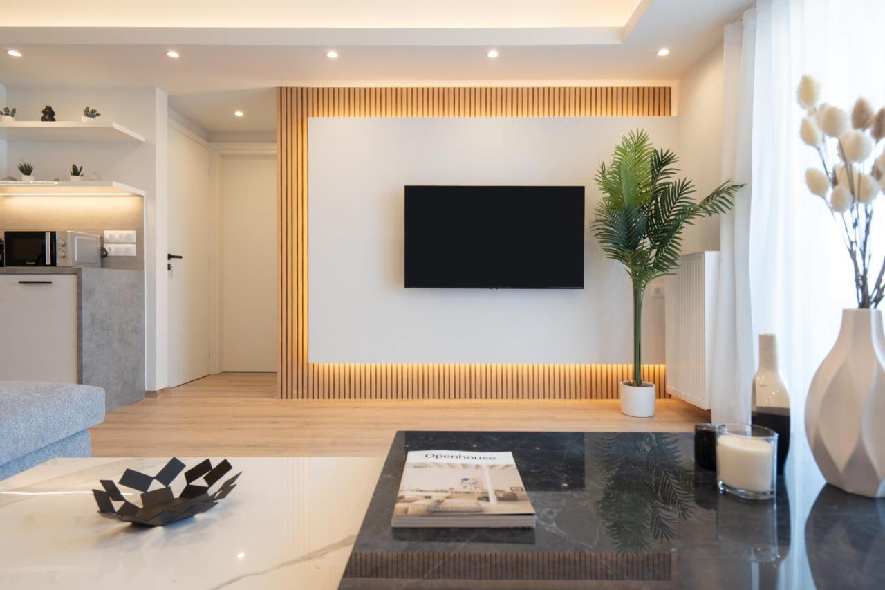 Luxury 4 Bedrooms Apartment Near Flisvos Marina Pire Dış mekan fotoğraf