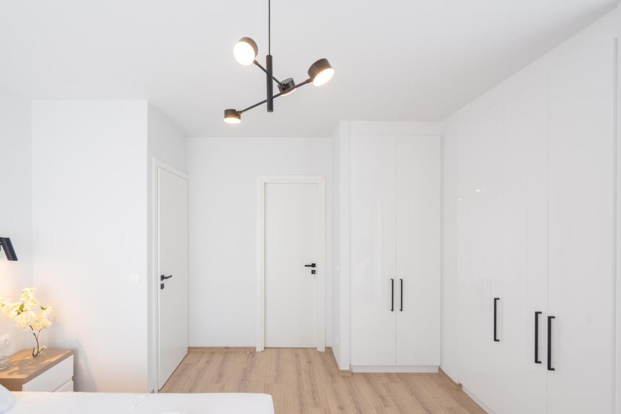 Luxury 4 Bedrooms Apartment Near Flisvos Marina Pire Dış mekan fotoğraf