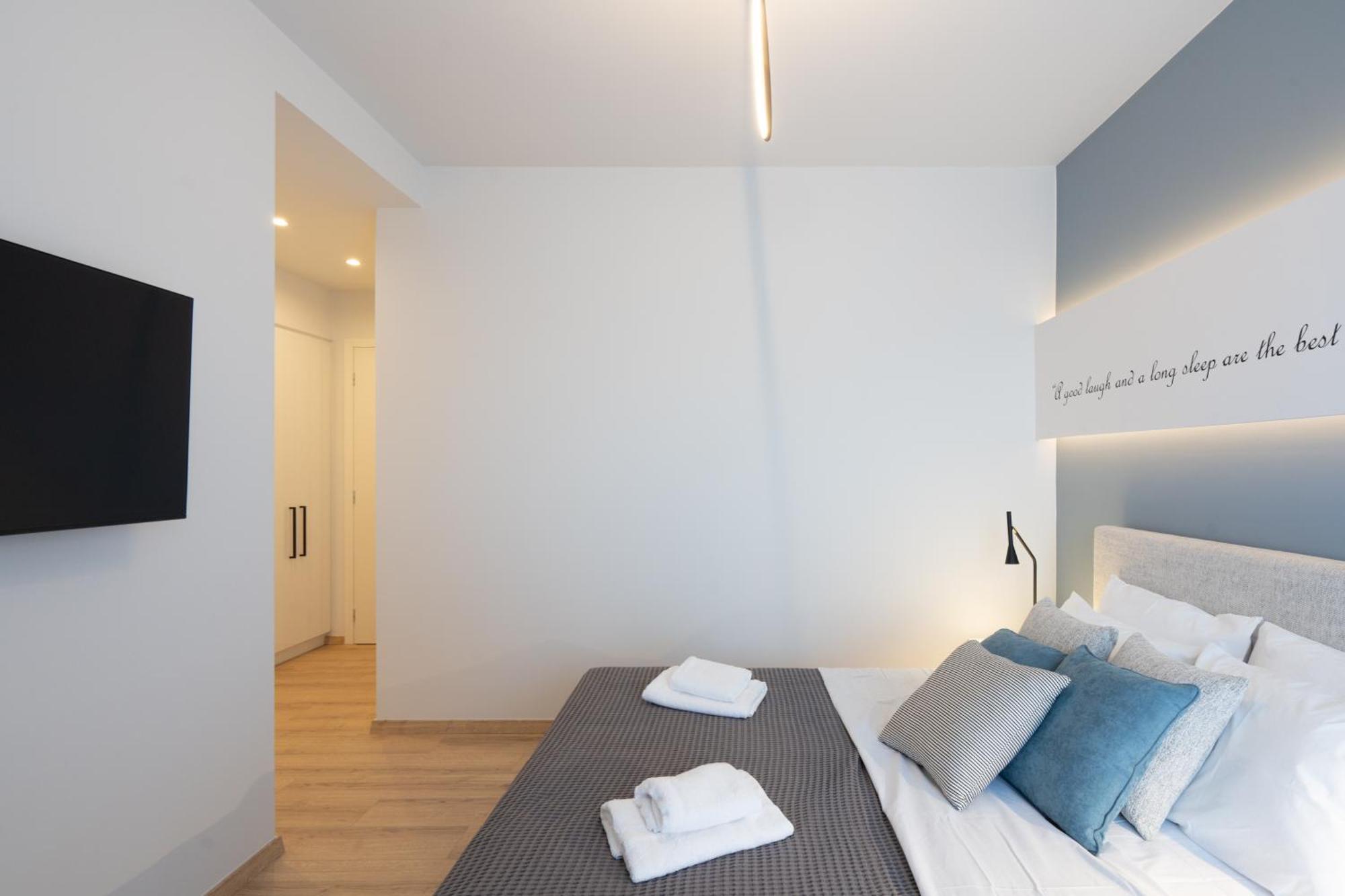 Luxury 4 Bedrooms Apartment Near Flisvos Marina Pire Dış mekan fotoğraf