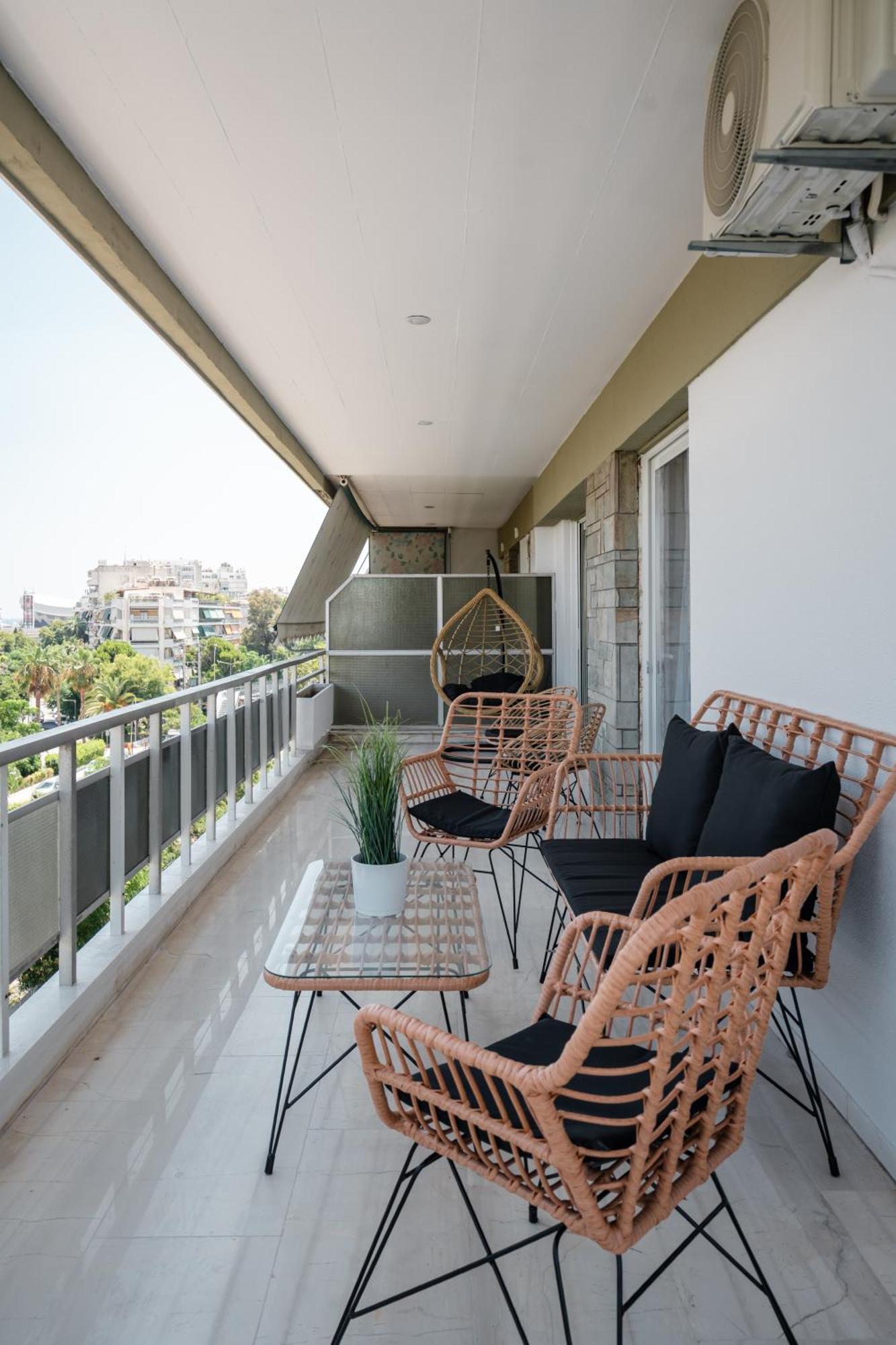 Luxury 4 Bedrooms Apartment Near Flisvos Marina Pire Dış mekan fotoğraf