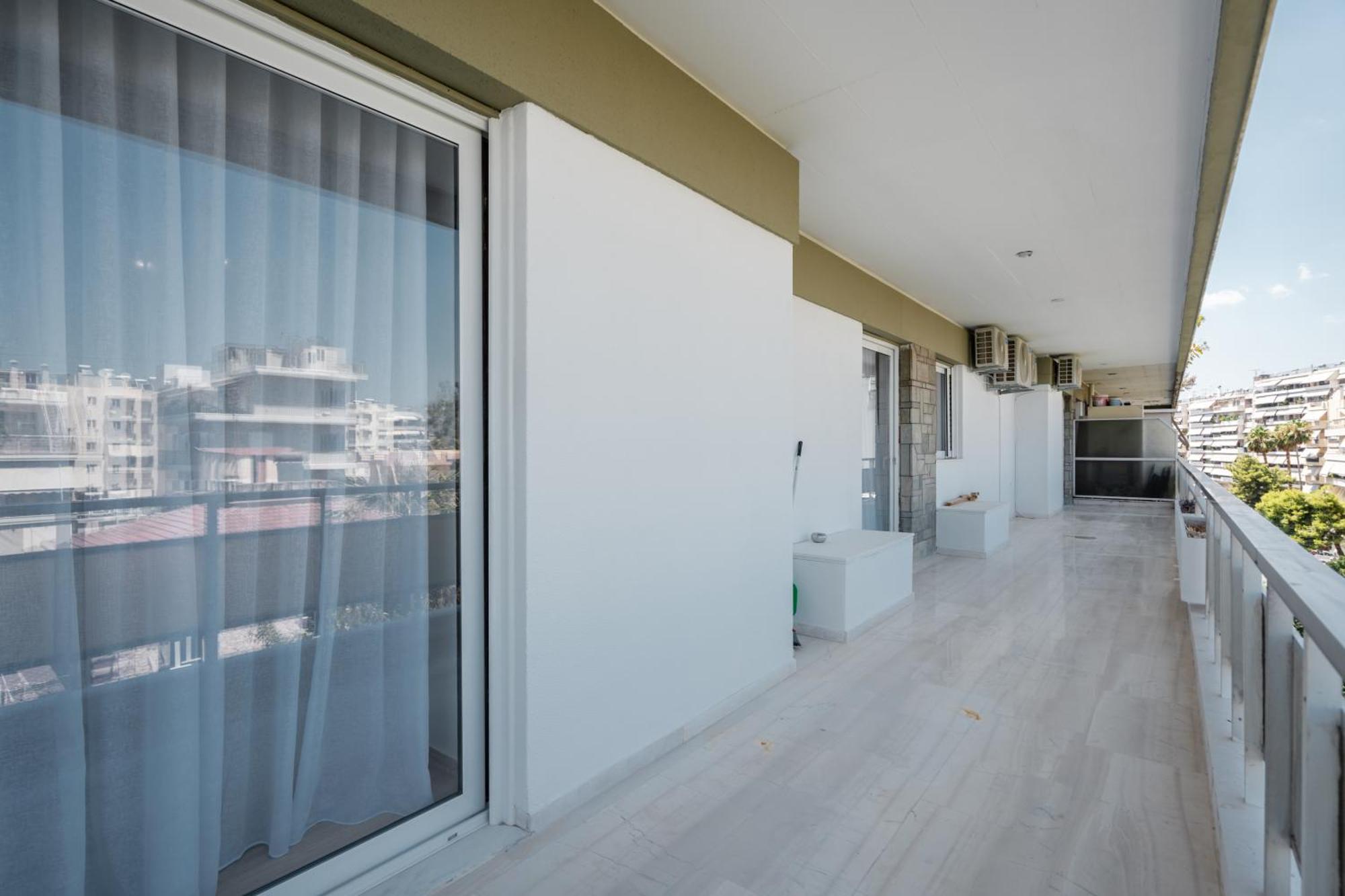 Luxury 4 Bedrooms Apartment Near Flisvos Marina Pire Dış mekan fotoğraf