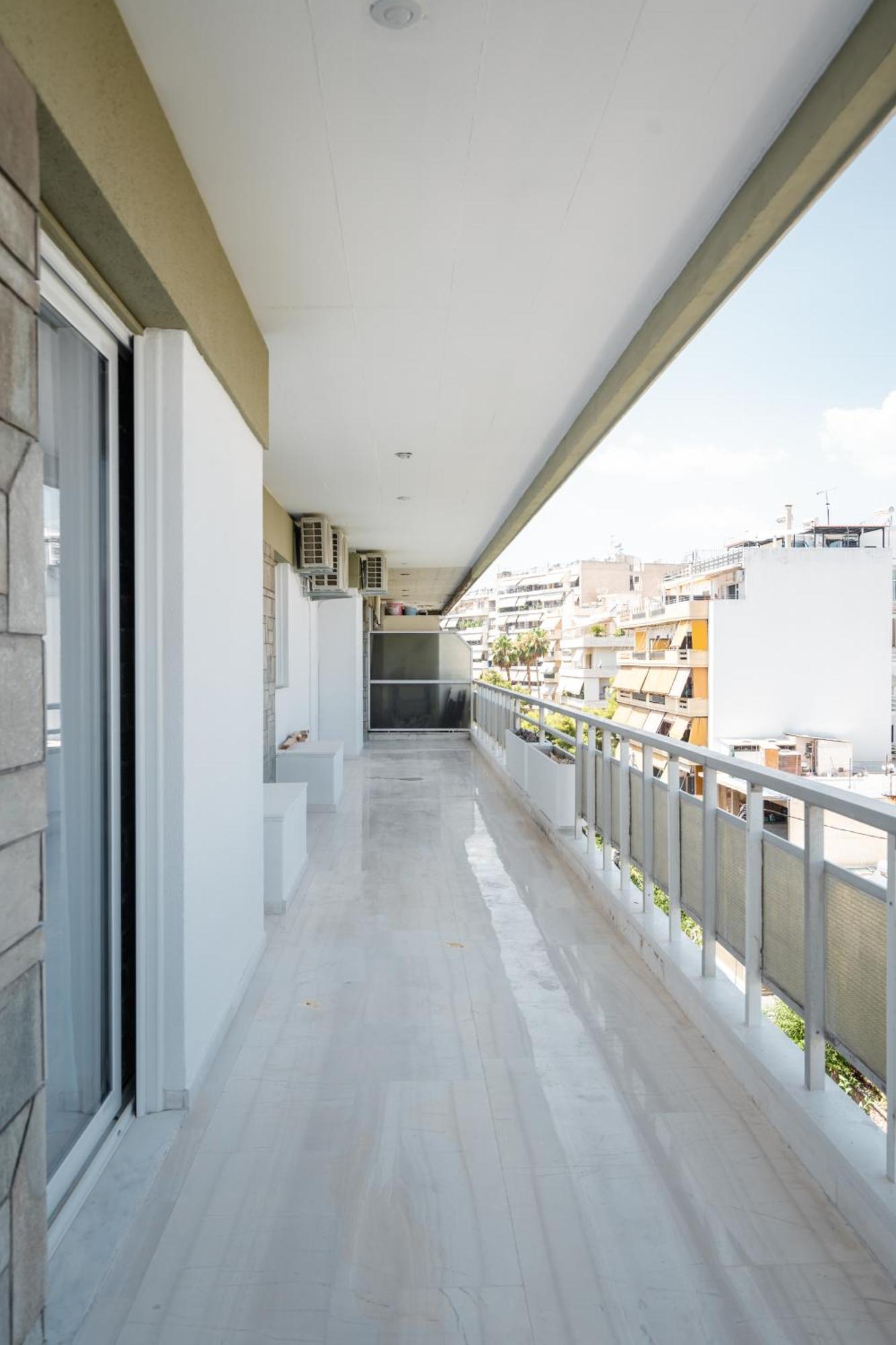 Luxury 4 Bedrooms Apartment Near Flisvos Marina Pire Dış mekan fotoğraf