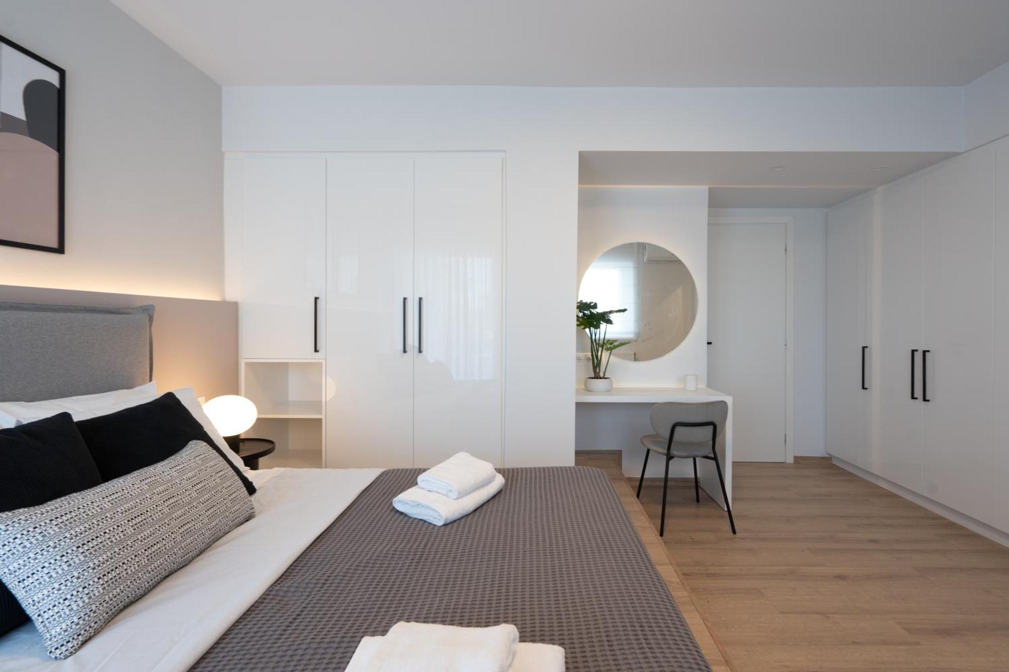Luxury 4 Bedrooms Apartment Near Flisvos Marina Pire Dış mekan fotoğraf