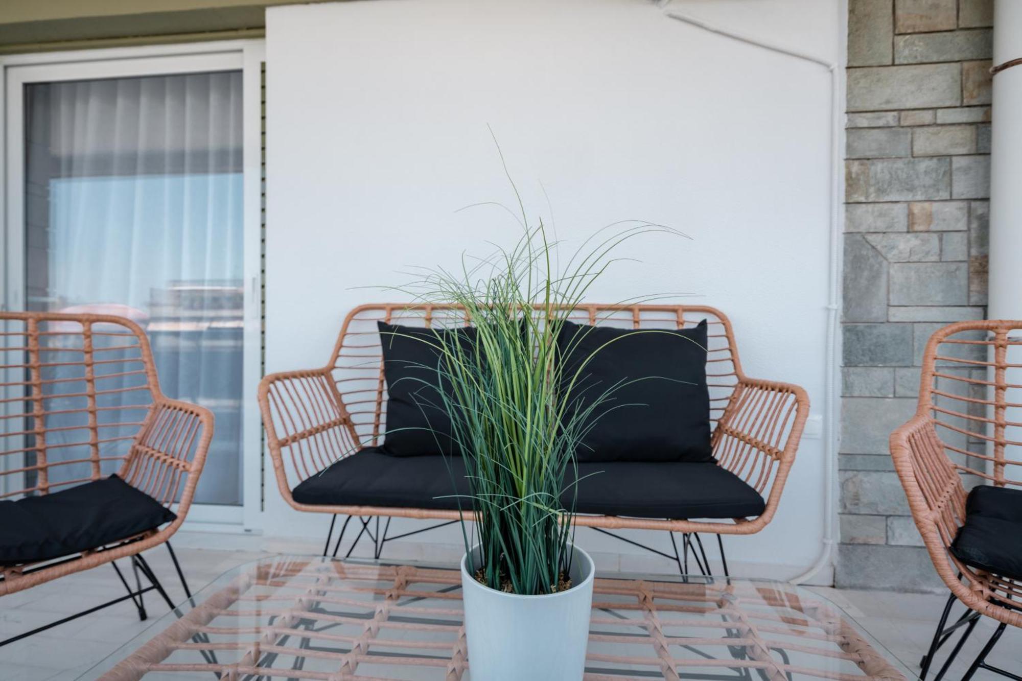 Luxury 4 Bedrooms Apartment Near Flisvos Marina Pire Dış mekan fotoğraf